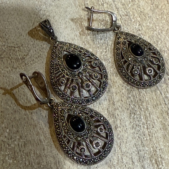 Elegant Black Onyx and Silver Teardrop Jewelry Set - Picture 8 of 10
